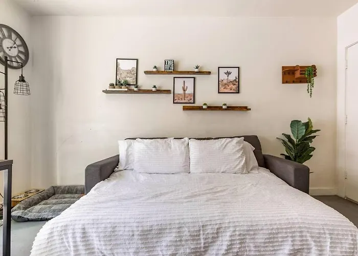 2br With Bbq & Parking Spring Fling