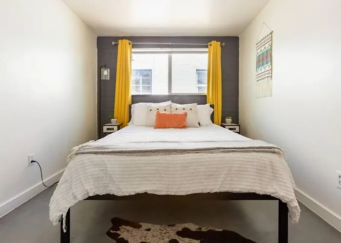 2br With Bbq & Parking Spring Fling Apartment