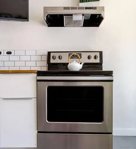 2br With Bbq & Parking Spring Fling Apartment *