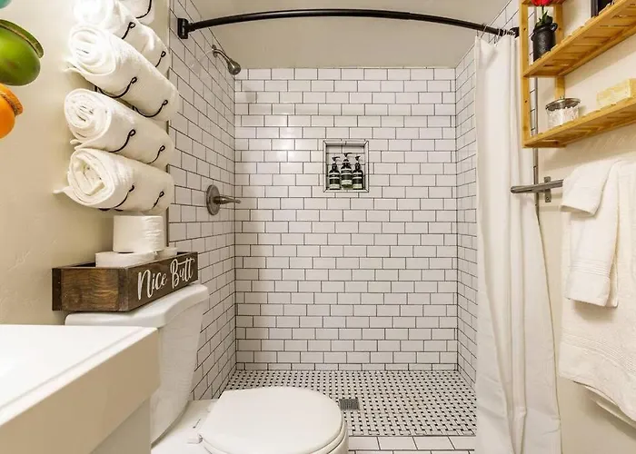 2br With Bbq & Parking Spring Fling *