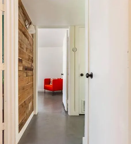 2br With Bbq & Parking Spring Fling