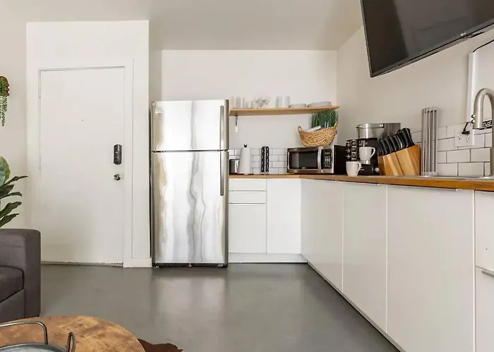 2br With Bbq & Parking Spring Fling Apartment *