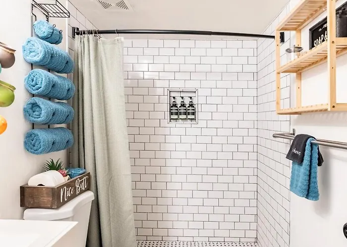 2br With Bbq & Parking Spring Fling Apartment *